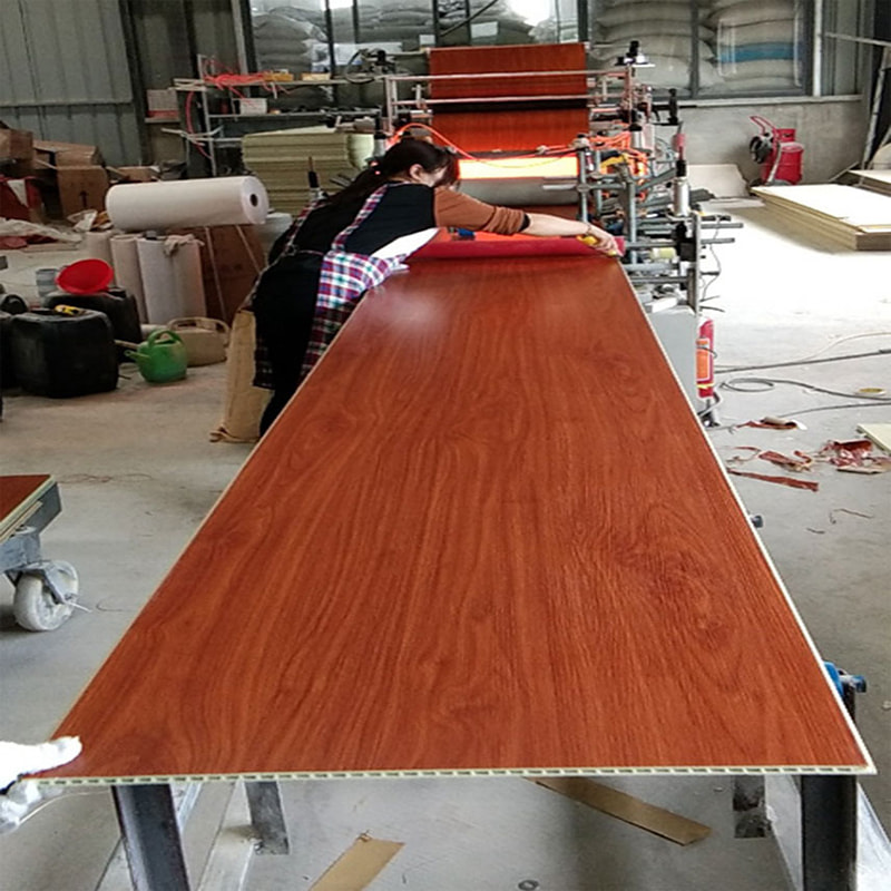 Moderni integroitu bambu-puukuitu PVC-seinäpaneeli televisiolle taustalla kova paketti seinäpaneeli sisäkattoon hotellikäyttöön