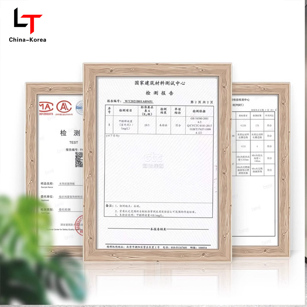 1220×2440mm Ympäristöystävälliset PVC-puuviilusyistä koristeelliset seinäpaneelit sisäseinien verhoiluun Vedenpitävät naarmuuntumattomat Helppo asentaa